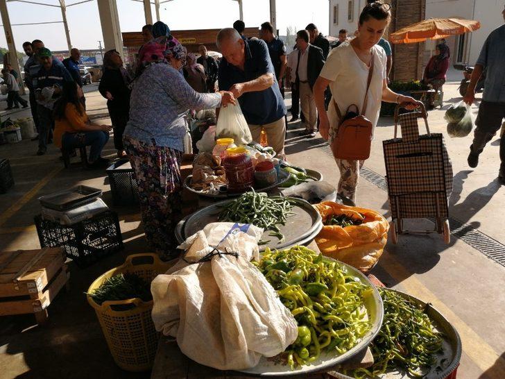 Salihli’de ’Üretici Pazarı’ açıldı G3