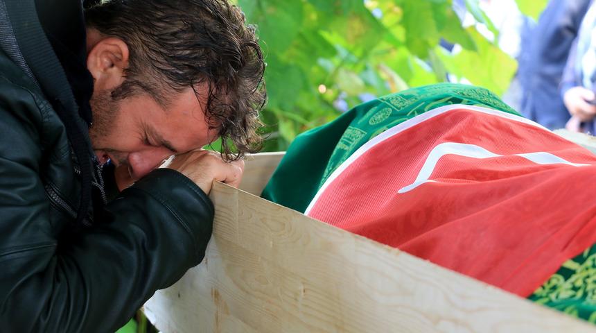 Kavgada fenalaşıp &ouml;len liseli Hakan'a, h&uuml;z&uuml;nl&uuml; uğurlama