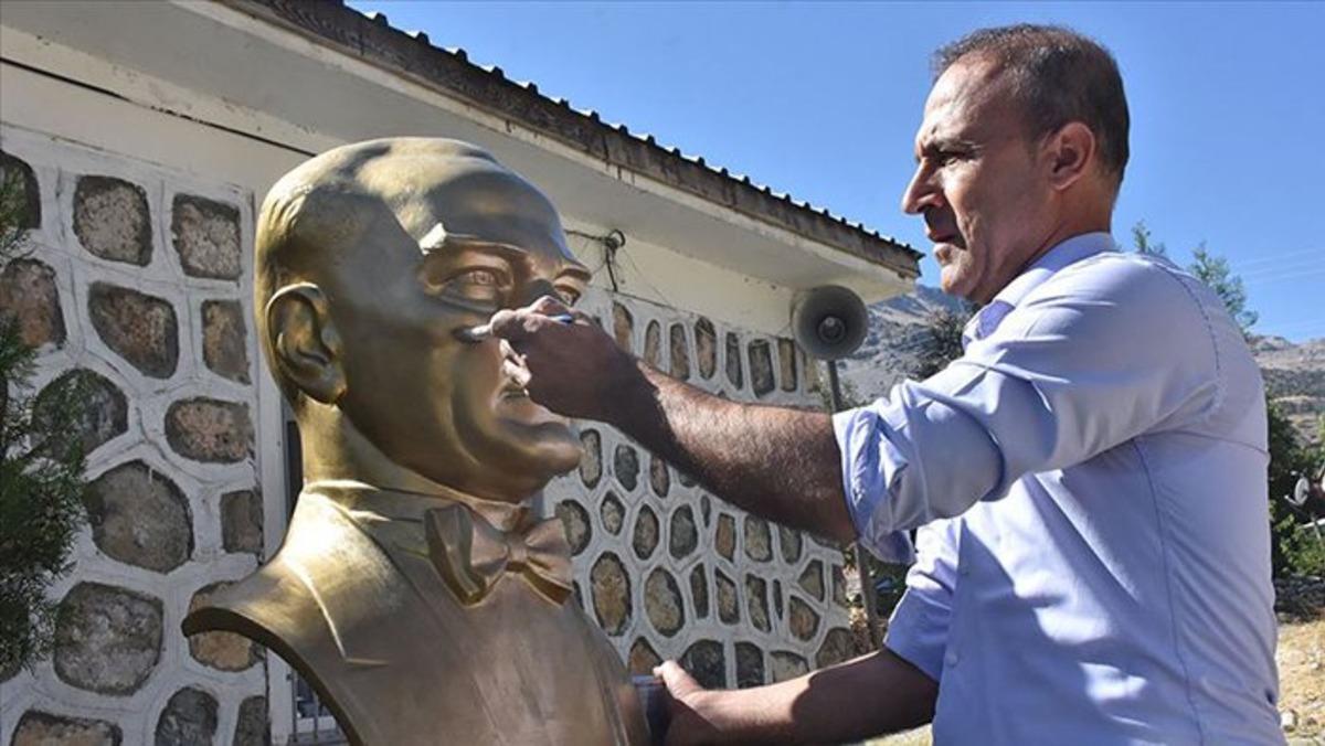 T&uuml;m &ouml;ğretmenlere &ouml;rnek! Hem m&uuml;d&uuml;r hem &ouml;ğretmen hem de hizmetli