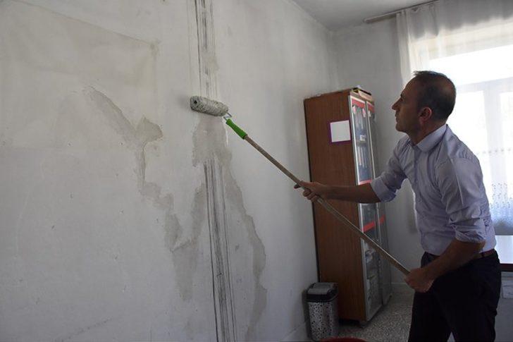 Tüm öğretmenlere örnek! Hem müdür hem öğretmen hem de hizmetli G1