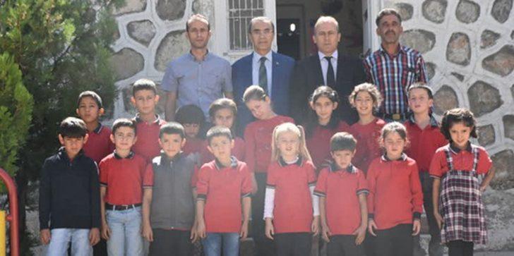 Tüm öğretmenlere örnek! Hem müdür hem öğretmen hem de hizmetli G5