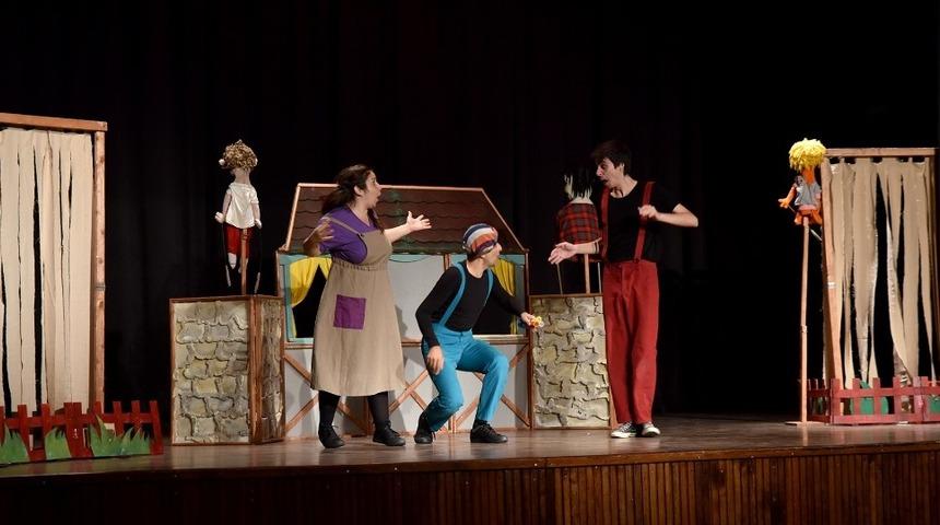 &Ccedil;ocuklar tiyatro keyfini Tepebaşı&rsquo;nda yaşadı