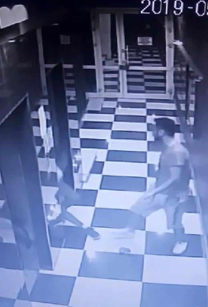 Genç kızı asansör boşluğuna böyle itti! Görüntüler ortaya çıktı G2