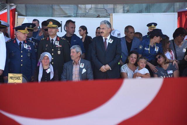 Hafif ticari aracın çarptığı trafik polisi şehit oldu (2)