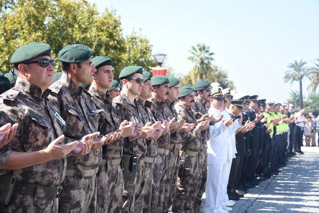 Hafif ticari aracın çarptığı trafik polisi şehit oldu (2)