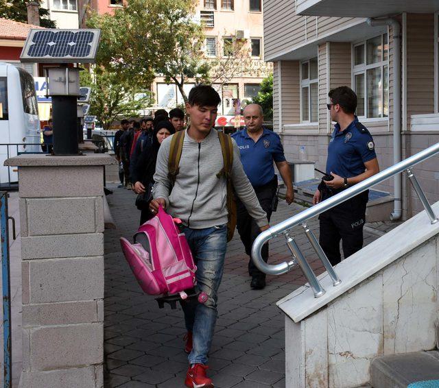 30 kaçak göçmeni, 'İstanbul' diye Kırıkkale'de bıraktılar