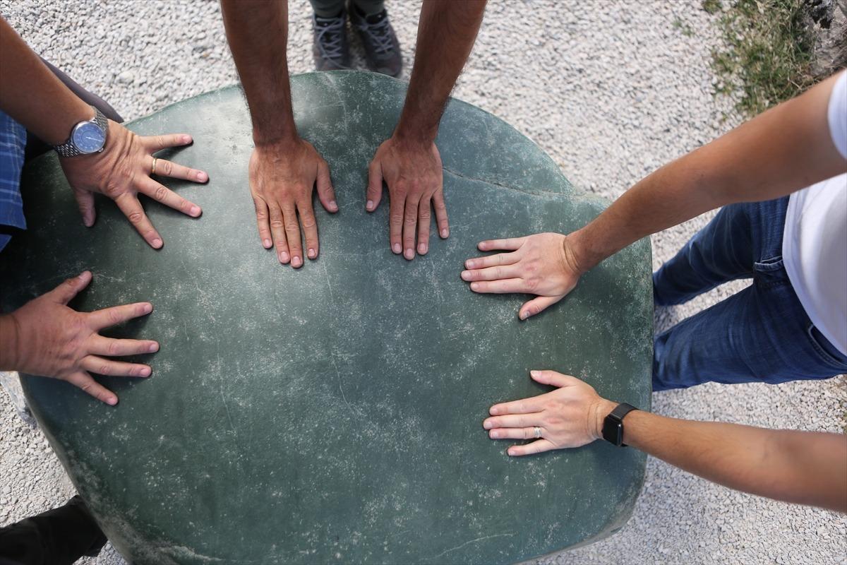 Hattuşa'daki gizemli yeşil kayanın sırrı &ccedil;&ouml;z&uuml;lemedi