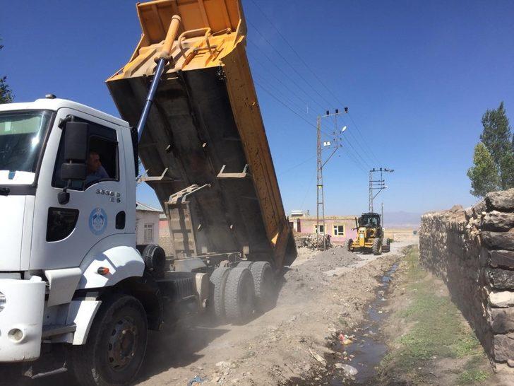Çaldıran Belediyesinden stabilize yol çalışması G3