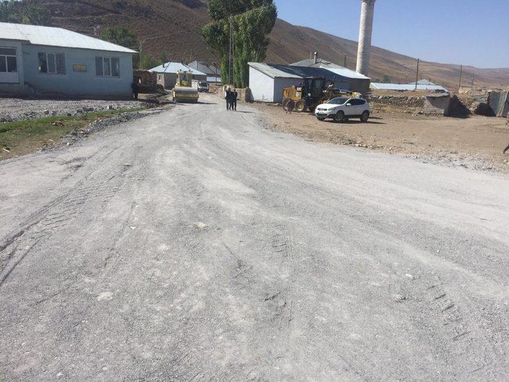 Çaldıran Belediyesinden stabilize yol çalışması G4