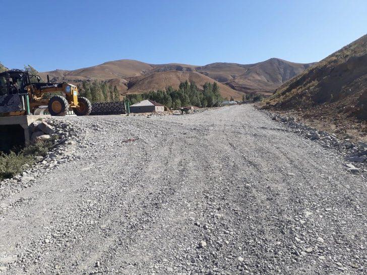 Çaldıran Belediyesinden stabilize yol çalışması G5