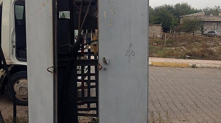 Bismil&rsquo;de kapağı kırılan panoyu Dicle Elektrik onardı