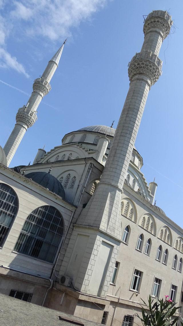 Avcılar'da minaresi yıkılan cami mühürlendi