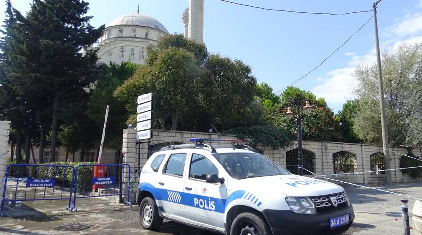 Avcılar'da minaresi yıkılan cami m&uuml;h&uuml;rlendi
