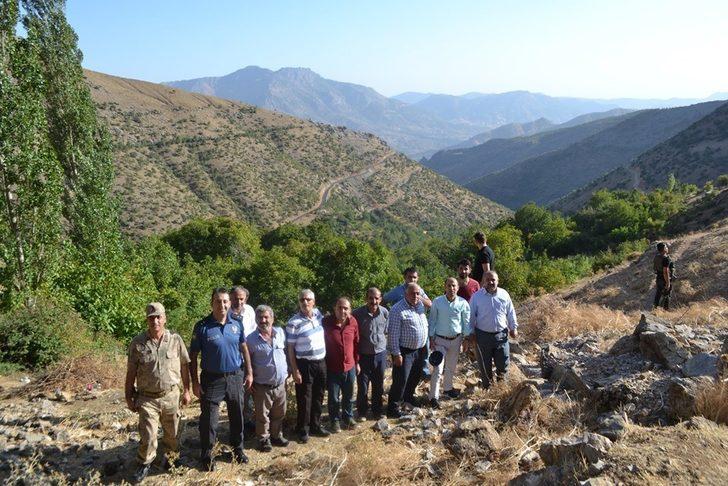 Sason’da köylerini ziyaret eden kaymakamı, asker selamıyla karşıladılar G4