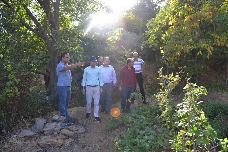 Sason’da köylerini ziyaret eden kaymakamı, asker selamıyla karşıladılar G5