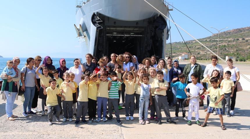 Fo&ccedil;a'da Deniz Kuvvetleri G&uuml;n&uuml;'nde savaş gemileri ziyarete a&ccedil;ıldı