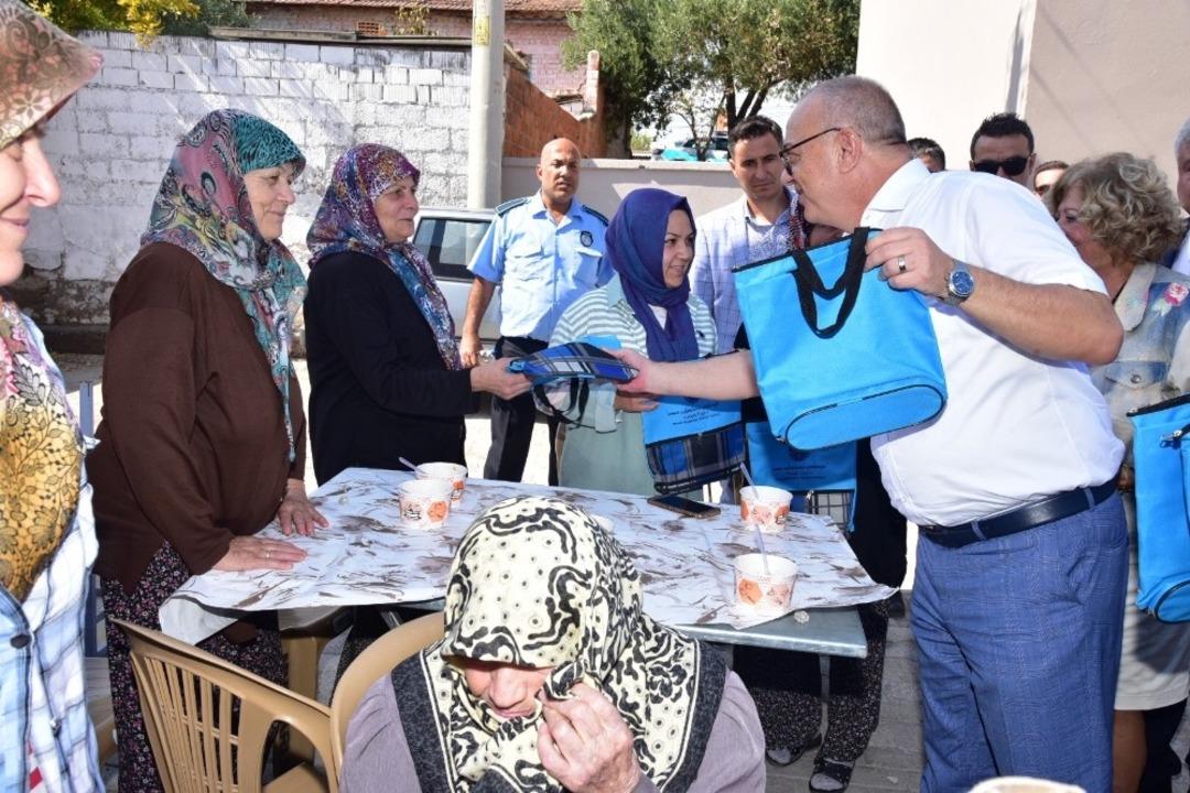 Başkan Erg&uuml;n&rsquo;e Akhisar&rsquo;da yoğun ilgi