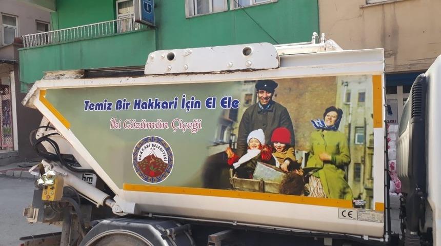 Hakkari&rsquo;de Kemal Sunal&rsquo;ın posterleriyle &ccedil;evre mesajı