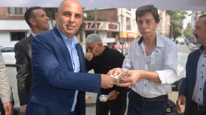 Belediye Başkan Yardımcısı Gürses’ten vatandaşa aşure ikramı