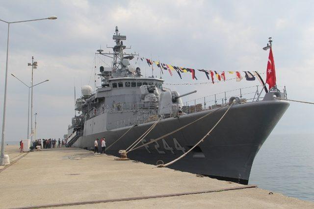 TCG Barbaros F 244 gemisi Sinop Limanı’nda