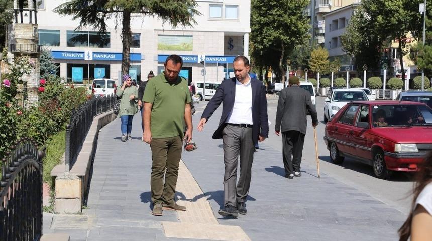 Niğde&rsquo;de G&ouml;rme Engelliler İ&ccedil;in Kaldırımlar Yenilendi