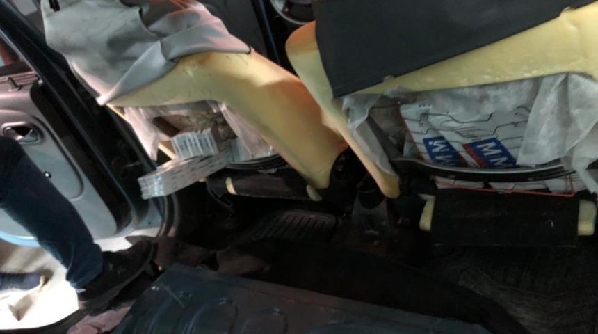 Siirt&rsquo;te aracın farklı b&ouml;l&uuml;mlerine zulalanmış ka&ccedil;ak sigara ele ge&ccedil;irildi