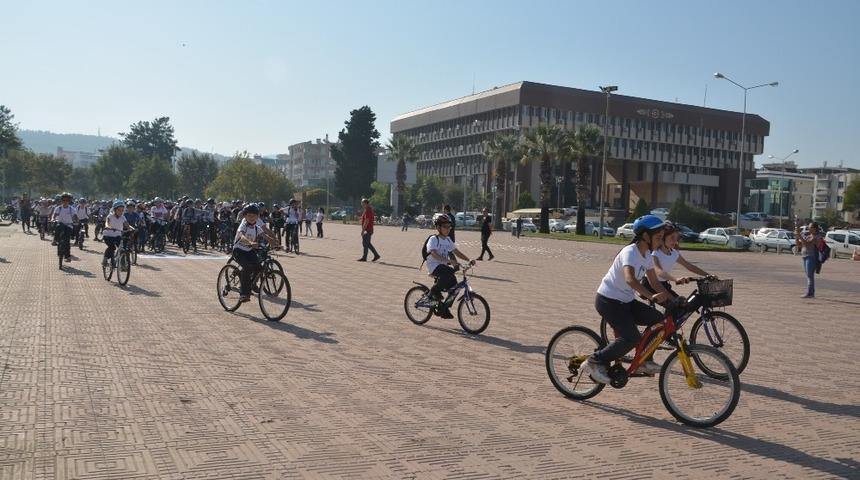 Avrupa Okul Sporları G&uuml;n&uuml;nde &ouml;ğrenciler pedal bastı