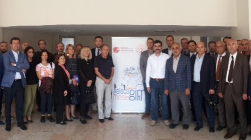 &rsquo;Geleceğim Mesleğim Projesi&rsquo; t&uuml;m hızıyla devam ediyor