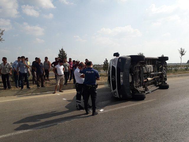 Adana’da ambulans ile otomobil çarpıştı: 1’i bebek 4 yaralı