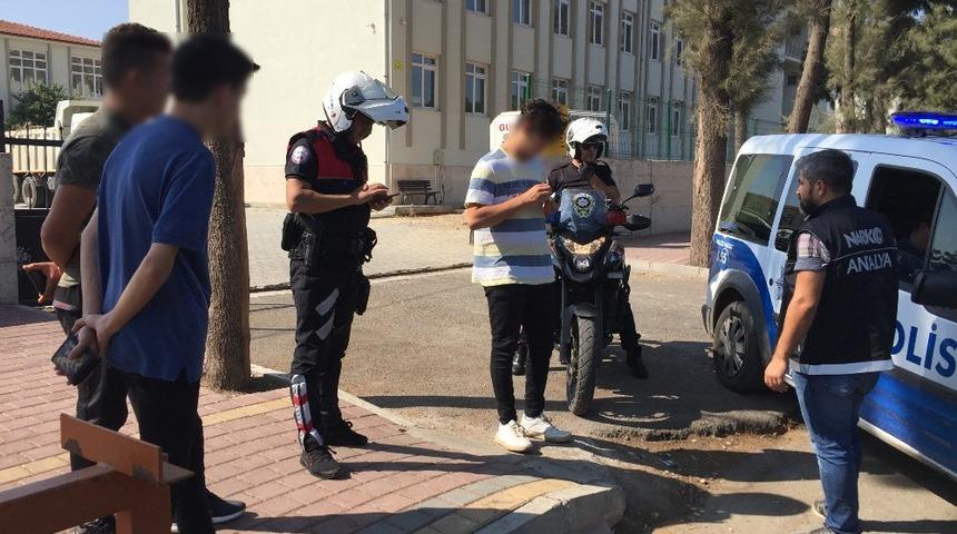 Antalya&rsquo;da emniyet kemeri takmayan okul servislerine ceza