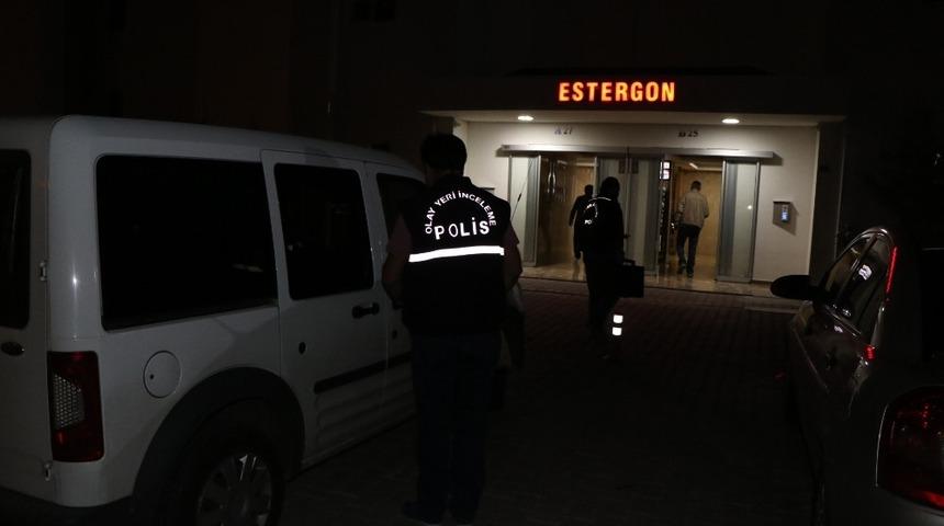 Kendini bı&ccedil;aklayarak intihar etmek istedi