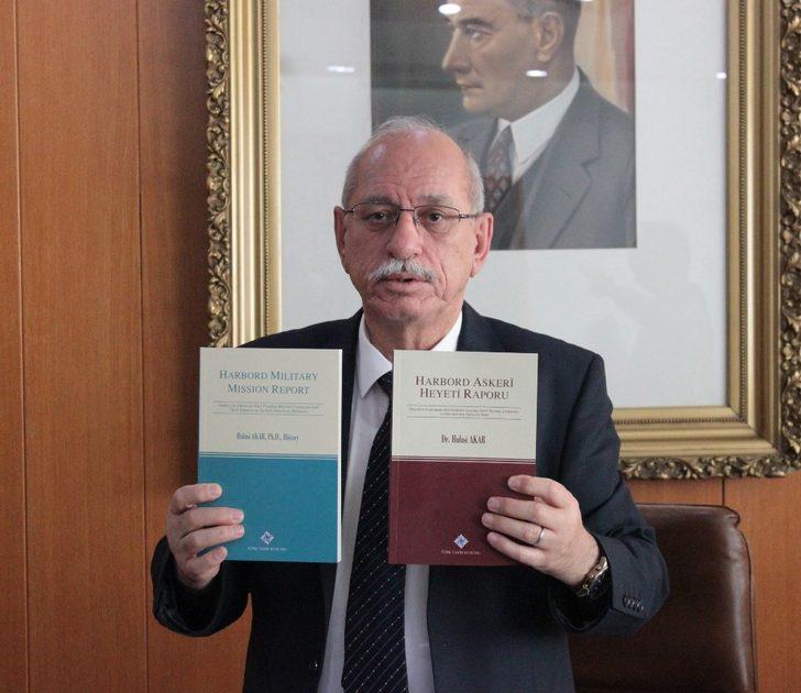 Bakan Akar, kitabının telif gelirlerini TSK Mehmetçik Vakfı’na hediye etti
