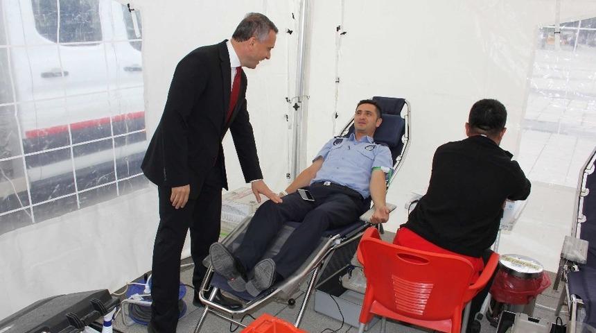 Zabıtadan kan bağışı