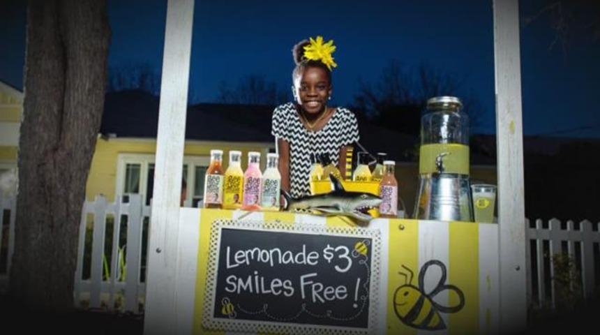 Limonata Satarak 11 Yaşında Milyoner Olup Bal Arılarını Kurtarmayı Planlayan Küçük Kız