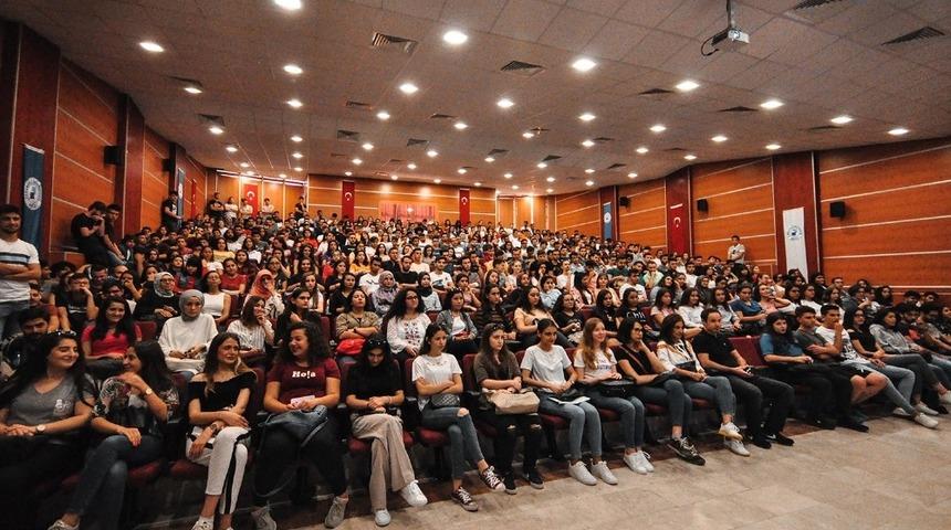 PAÜ’ye yeni başlayan öğrencilere uyum eğitimi