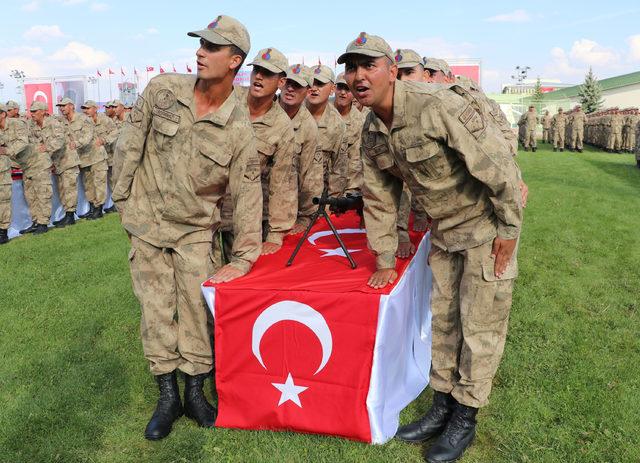 Eğitimini tamamlayan subay ve astsubay adayları yemin etti