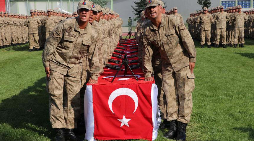 Eğitimini tamamlayan subay ve astsubay adayları yemin etti