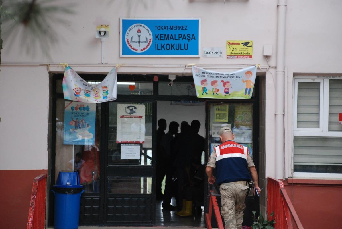 Korkun&ccedil; olay! &Ouml;ğrenci fark etti, okul tatil edildi