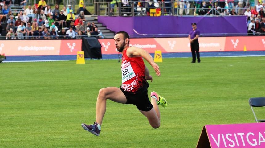 Necati Er'den üç adım atlamada tarihi başarı