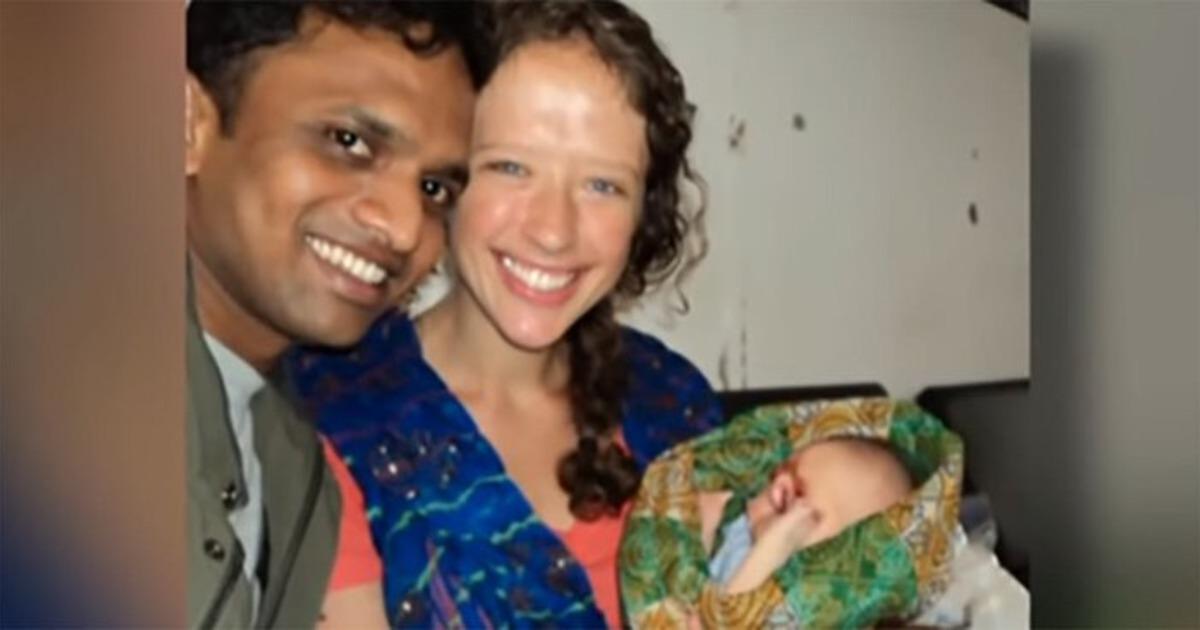  Bebeğini zehirlerler deyip reddetti, merhametli &ccedil;ift elinden tuttu!