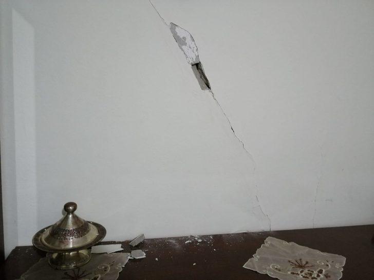 Bağcılar'da bir binada çatlaklar tespit edildi G2