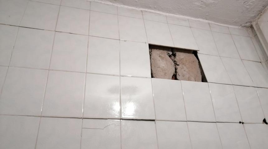 Bağcılar'da bir binada &ccedil;atlaklar tespit edildi