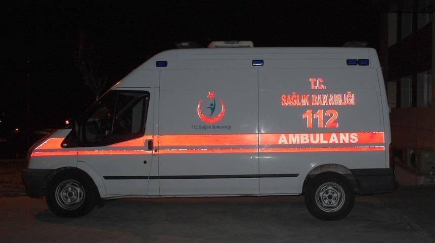 Köpeğe çarpan motosikletteki 2 kişi su kanalına düştü