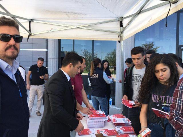 Aksaray polisinden teröre karşı, ‘El ele güvenli geleceğe’ standı