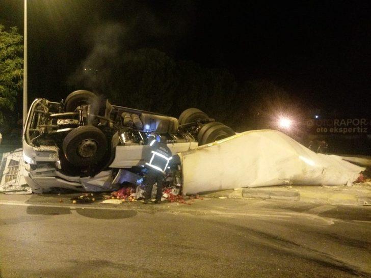 Milas’ta sebze yüklü tır kaza yaptı G3