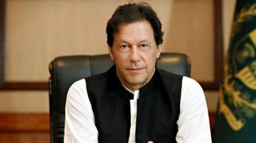 Pakistan Başbakanı İmran Han'ı taşıyan uçak acil iniş yaptı