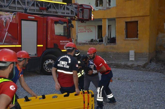 Muş’ta gerçeği aratmayan deprem tatbikatı