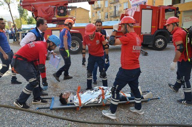 Muş’ta gerçeği aratmayan deprem tatbikatı