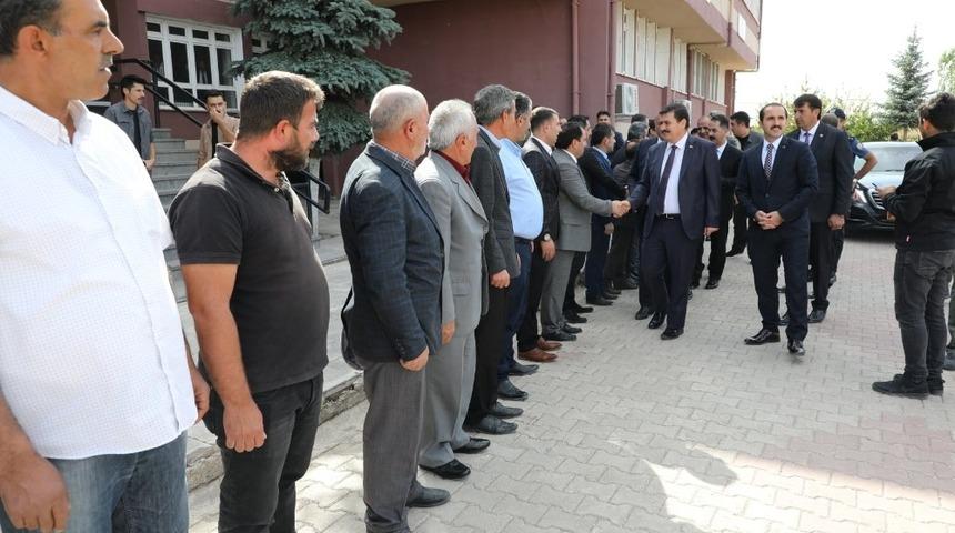 Erzincan protokol&uuml; Tercan ve Otlukbeli&rsquo;de muhtarlarla bir araya geldi