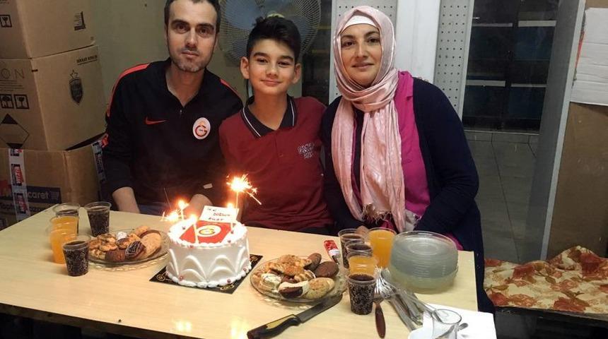 Arda Turan ve Chedjou minik taraftara s&uuml;rpriz yaptı